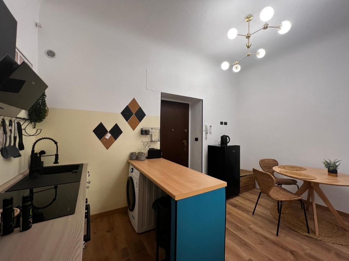 Apartament Regina Milano Ai Navigli - Sky Tv, Wifi And Breakfast Box Zewnętrze zdjęcie