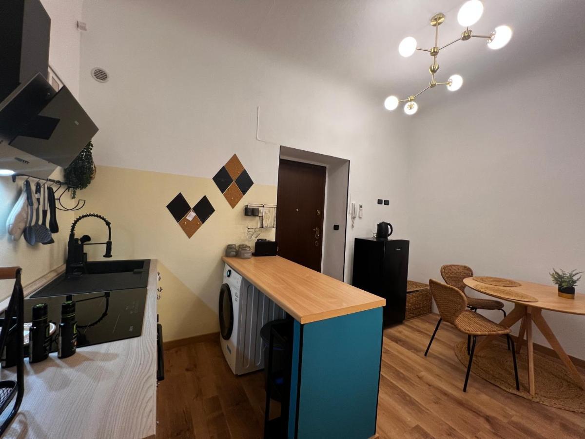 Apartament Regina Milano Ai Navigli - Sky Tv, Wifi And Breakfast Box Zewnętrze zdjęcie