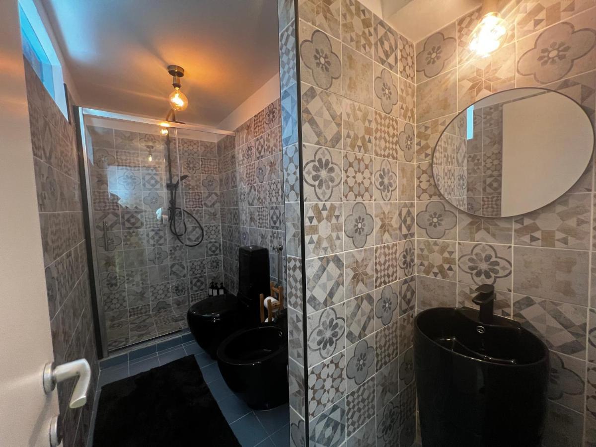 Apartament Regina Milano Ai Navigli - Sky Tv, Wifi And Breakfast Box Zewnętrze zdjęcie