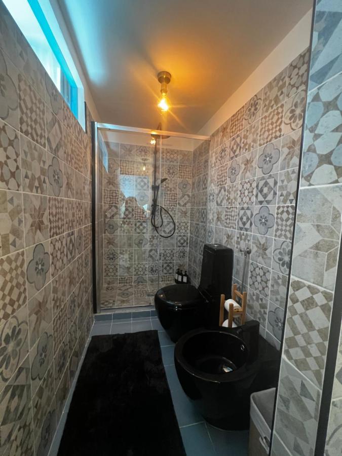 Apartament Regina Milano Ai Navigli - Sky Tv, Wifi And Breakfast Box Zewnętrze zdjęcie