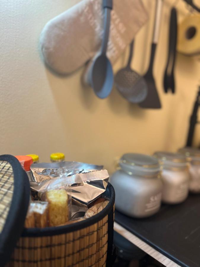 Apartament Regina Milano Ai Navigli - Sky Tv, Wifi And Breakfast Box Zewnętrze zdjęcie
