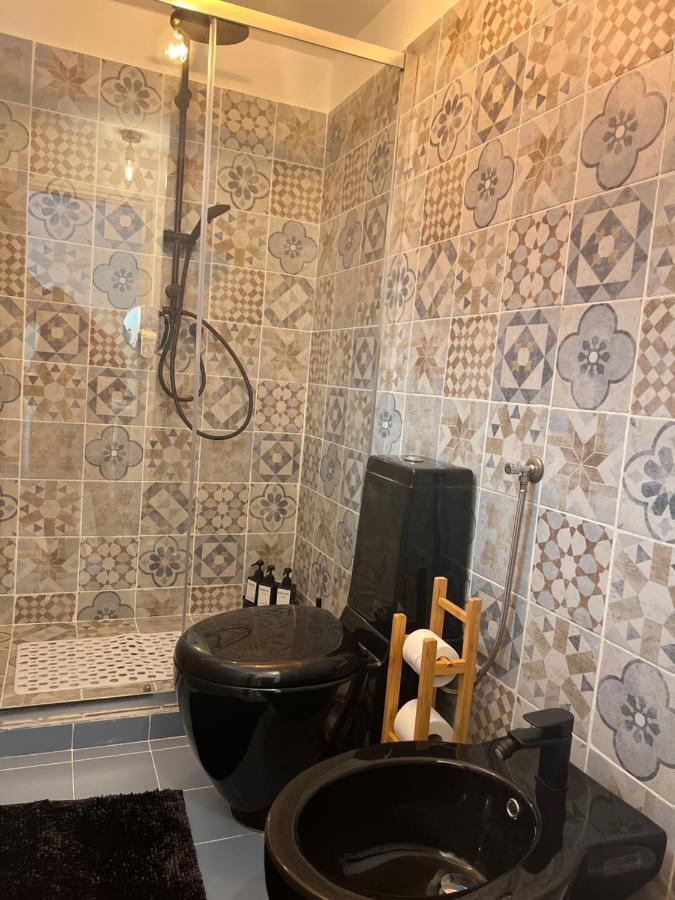 Apartament Regina Milano Ai Navigli - Sky Tv, Wifi And Breakfast Box Zewnętrze zdjęcie