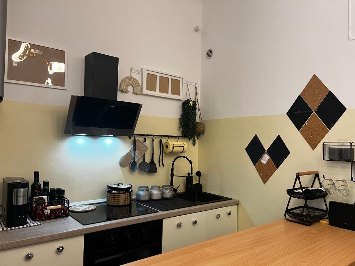 Apartament Regina Milano Ai Navigli - Sky Tv, Wifi And Breakfast Box Zewnętrze zdjęcie