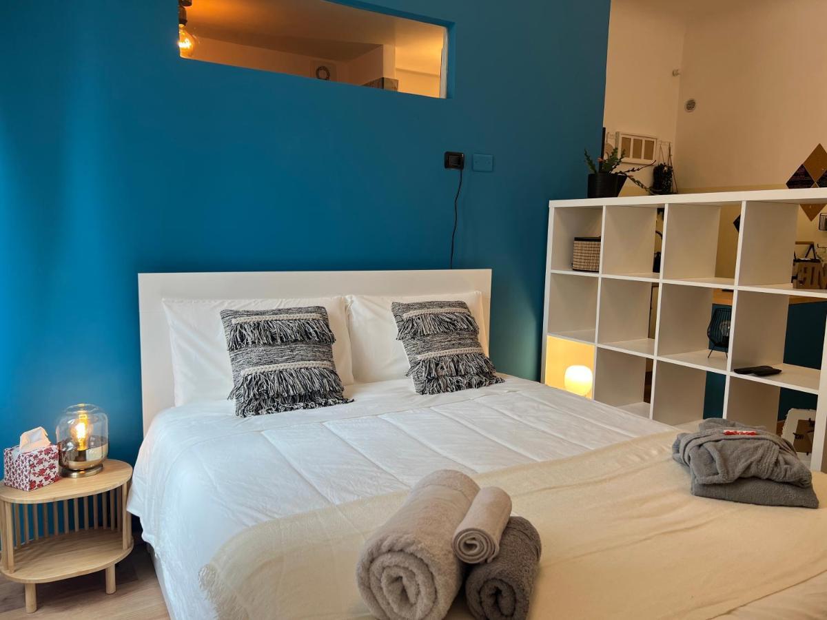 Apartament Regina Milano Ai Navigli - Sky Tv, Wifi And Breakfast Box Zewnętrze zdjęcie